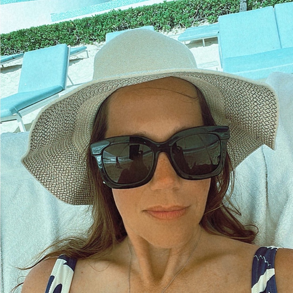 Meet the Posher, Angela @casualpassport - Picture 3 of 4